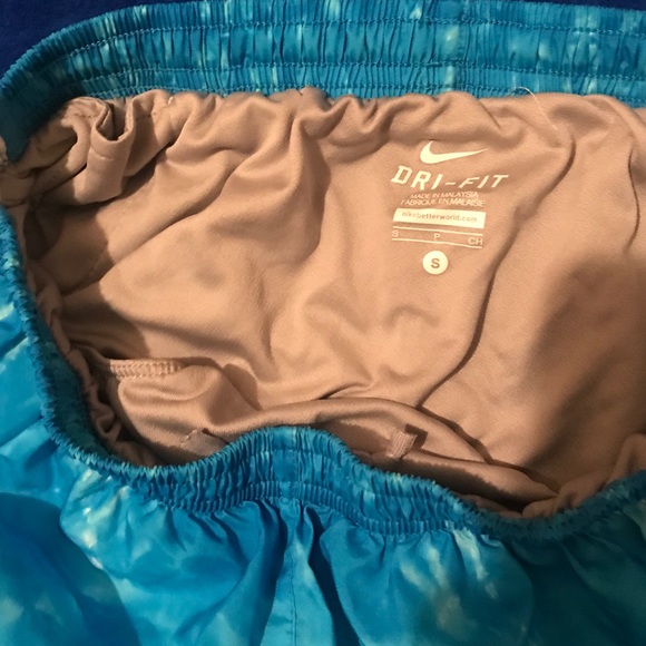 🔴 SOLD on Merc, NOT FOR SALE ANYMORE! Nike shorts - Picture 3 of 4